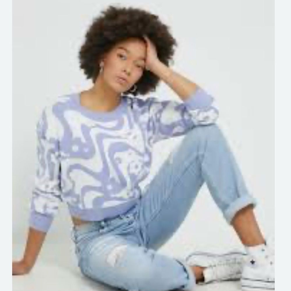 Hollister Women's Lavender and Cream Patterned Sweater